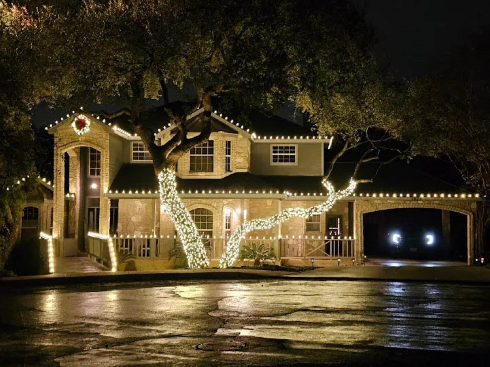 805 Christmas Lights installation with warm white rooflines and illuminated trees